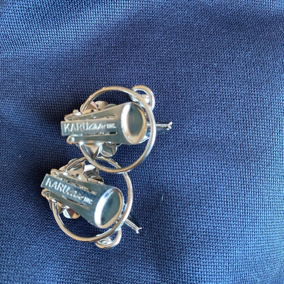 Vintage Karu Arke INC Clip-on Flower and Leaf Silver tone with Pearl accent 1” - Picture 2 of 3